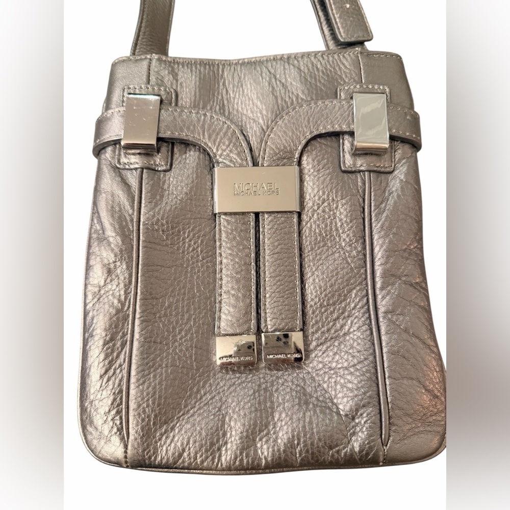 MICHAEL KORS Metallic Silver Pewter Crossbody Bag 🩶